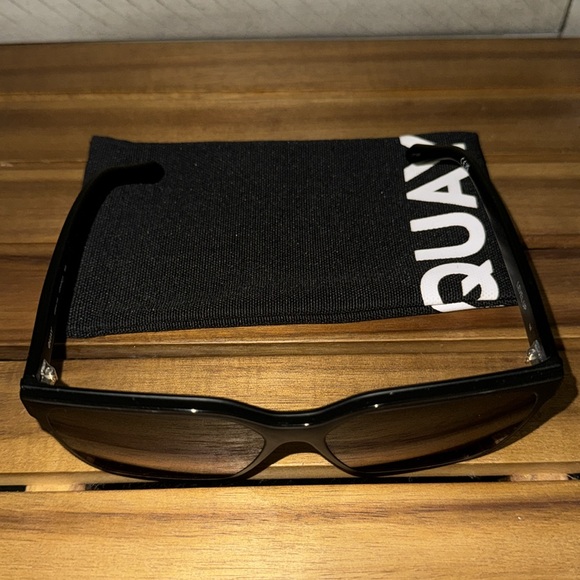 Quay Sunglasses - Picture 2 of 3